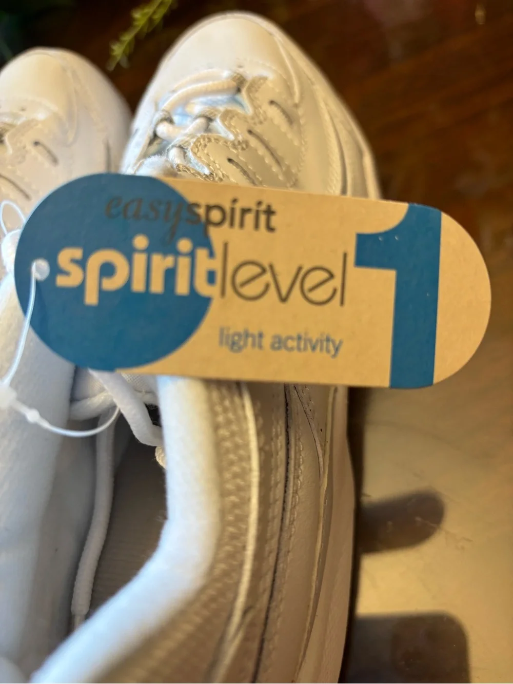 Easy Spirit White Womens Light Activity Sneakers NWT Size 8